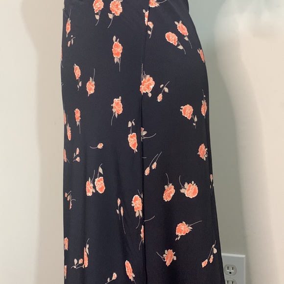 Bardot Maxi Dress in Raining Jasmine FLYNN SKYE
Color:Raining Jasmine Size: S - Picture 10 of 13